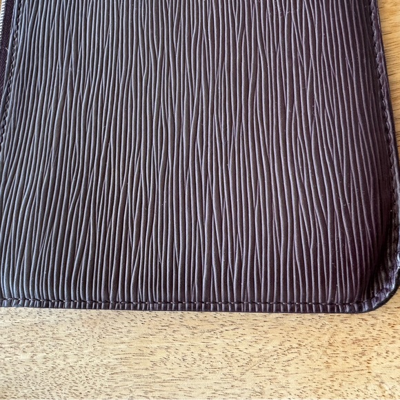 LOUIS VUITTON EPI LEATHER CLUTCH WRISTLET - Picture 11 of 11